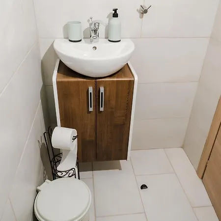 Apartament Confortabil Pentru O Vacanta Linistita
